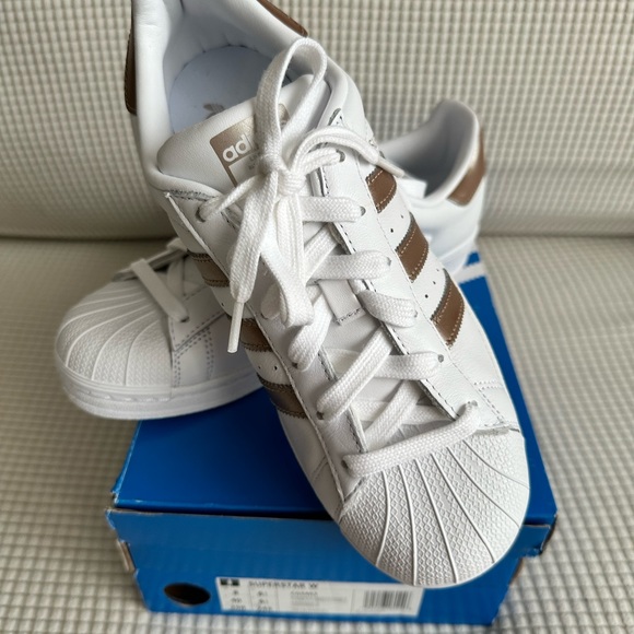 ❌SOLD❌ Adidas Superstar Womens - Picture 3 of 4